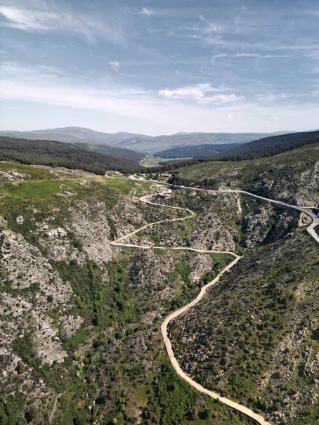 Valle del Tiétar con carretera serpenteante